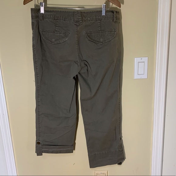Calvin Klein Khaki Capris. - Picture 2 of 8